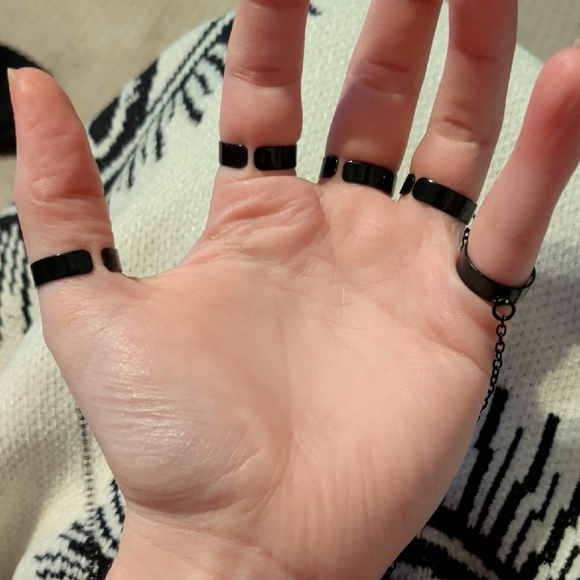 Elegant Black Chain Ring Set - Picture 2 of 4